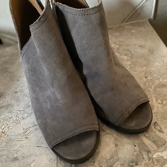 Lucky Brand Women’s Suede Open-toe Ankle Booties - Picture 3 of 5